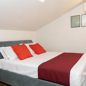 https://disciplini-maze-apartment.italymilanhotels.net